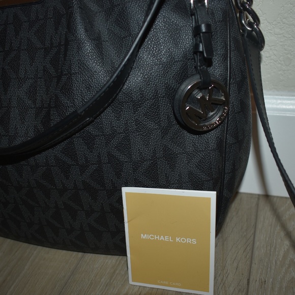 SOLD Jet Set Signature PVC Shoulder Bag - Picture 4 of 7